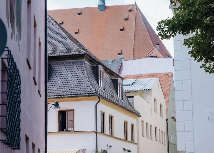 Lumen Homes - Design-Apartment Nahe Audi Und Altstadt, 3 Zimmer, Ueber 100 M2, Balkon