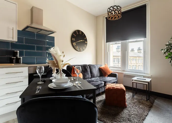 Crown Street Aparthotel