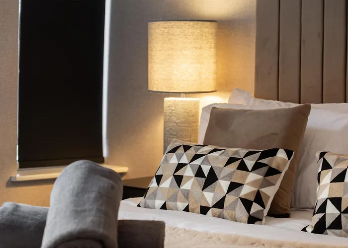 Crown Street Aparthotel