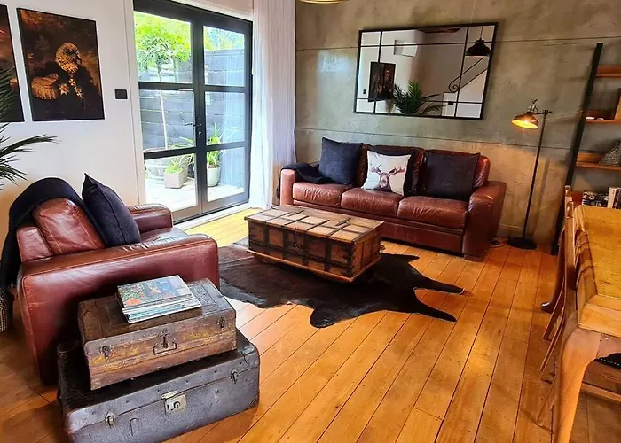 Apartment 3 - Haddin Court - Industrial Glam