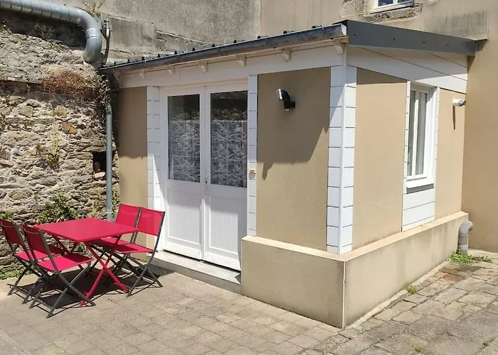 Roscoff 2 Pieces Classe 2 Etoiles, Petite Terrasse, Dans Le Centre Historique