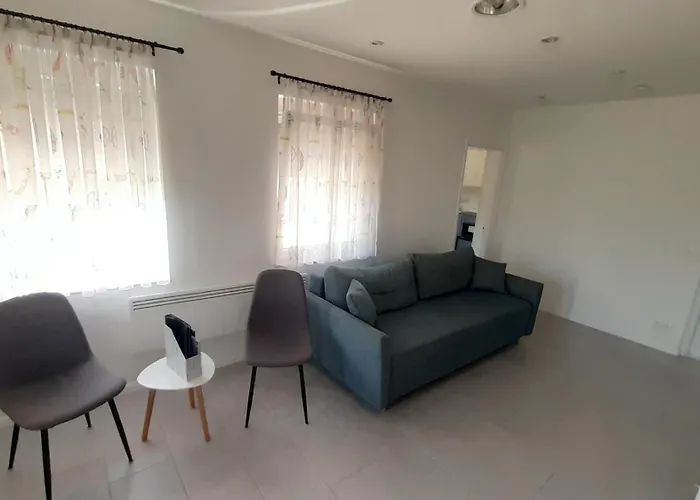 Barlang Utca Villa