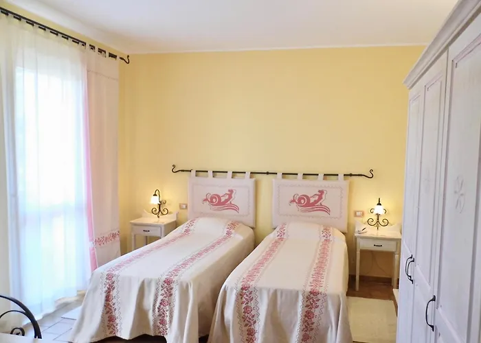 Hotel With Swimming Pool In La Maddalena, Breakfast Included