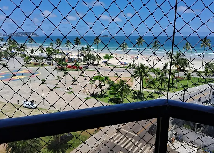 Jóia da Enseada, com serviços de praia, de frente para o mar, posição estratégica, 3 quartos, vista deslumbrante, TV smart, estacionamento