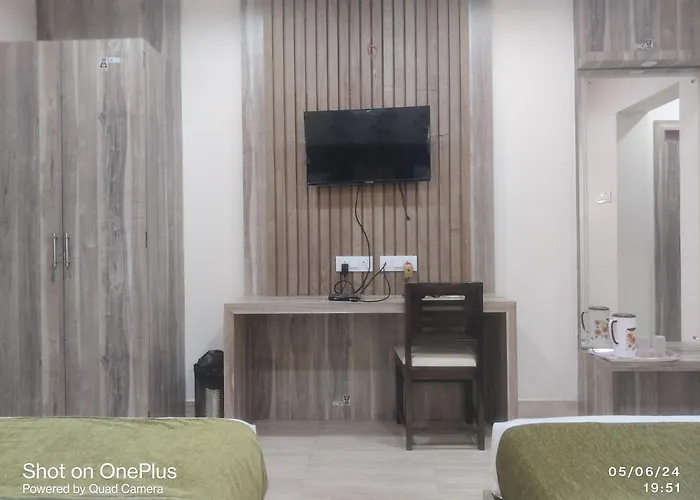 Hotel Praj Paradise