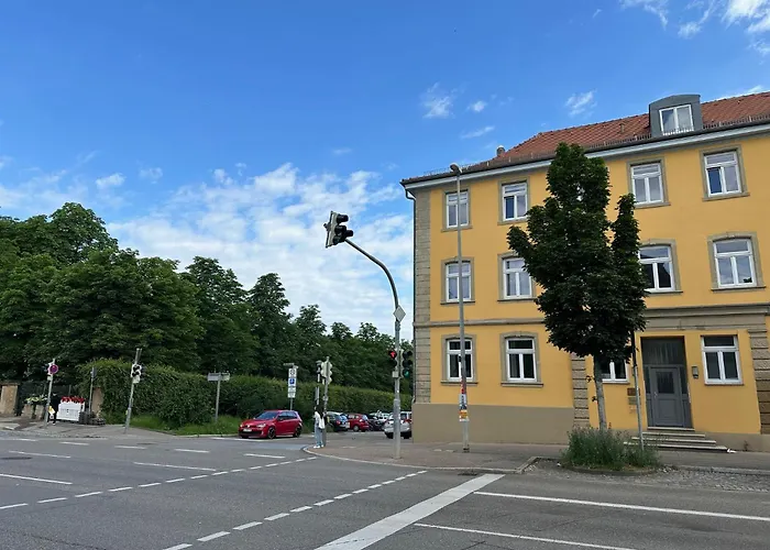Beluna Living - Business&Family - 2 Zimmer Direkt Neben Schloss, Parkplatz, Smarttv, Netflix, Waschmaschine, 24H Checkin, 71Qm, Kingsizebett, Hotelbettwaesche