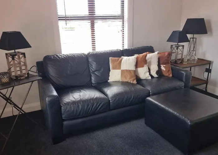 Apartment 6 - Haddin Court - Funky One Bedroom