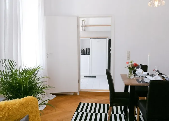 Beluna Living - Business&Family - 2 Zimmer Direkt Neben Schloss, Parkplatz, Smarttv, Netflix, Waschmaschine, 24H Checkin, 71Qm, Kingsizebett, Hotelbettwaesche