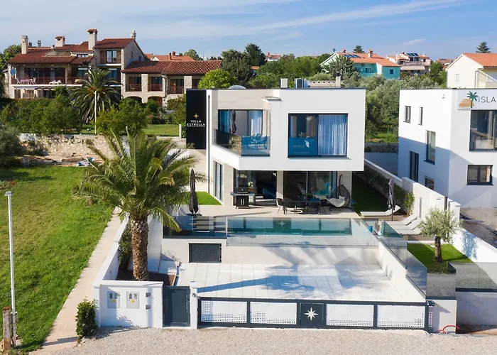 Villa Estrella In Medulin For 10 People With Sauna & Whirpool Just 6 M From The Sea