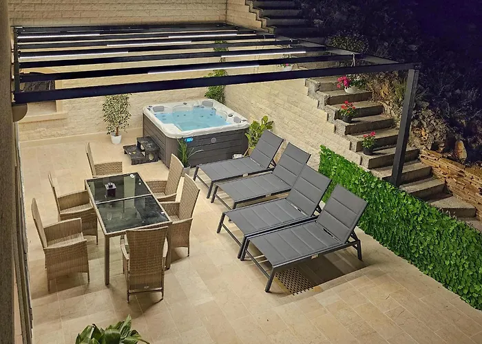 Awesome Home In Pucisca With House Sea View