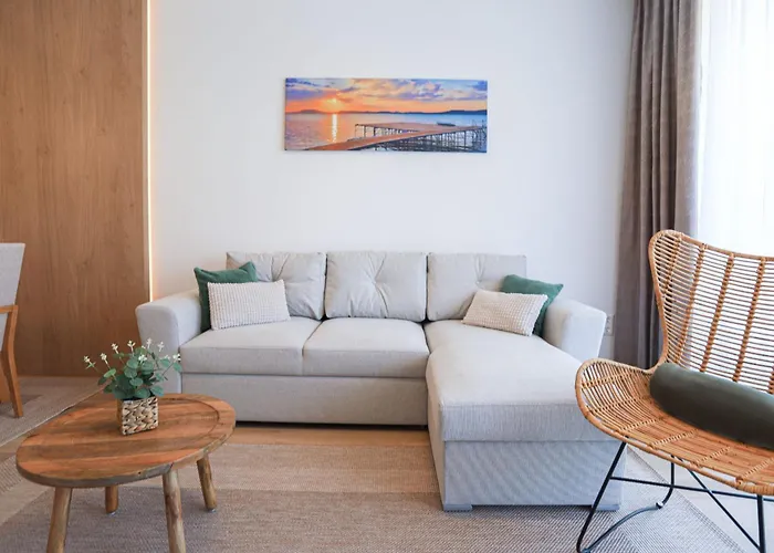 Platan Holiday Apartman With Lakeview