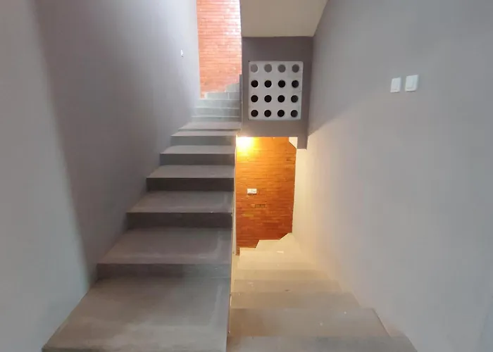 Reddoorz Near Graha Saba Buana 2