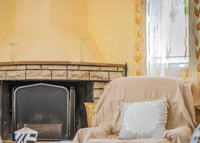 4 Bedroom Nice Home In Patra