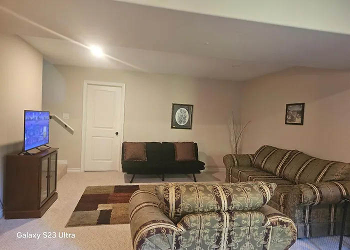 Cozy, Private Basement Suite