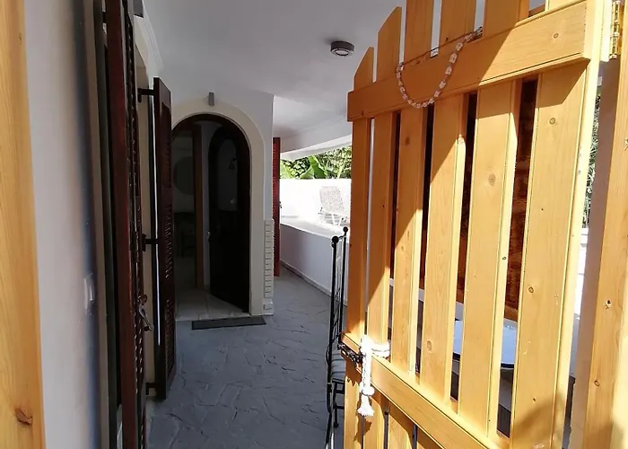 Vivaria House
