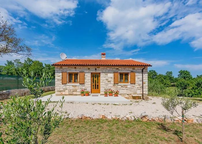 Amazing Home In Zminj
