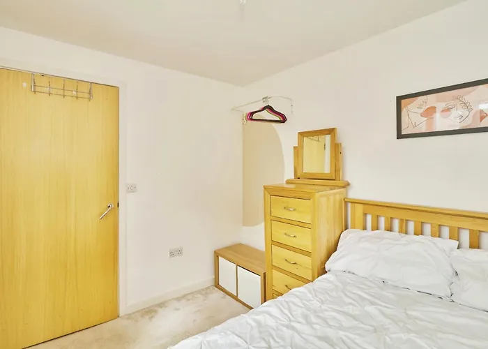 Amazing 2Br Flat In Croydon With Balcony
