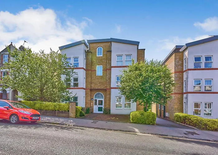 Amazing 2Br Flat In Croydon With Balcony