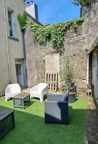 Le Balinais , En Hyper Centre Rue Au Calme Avec Parking