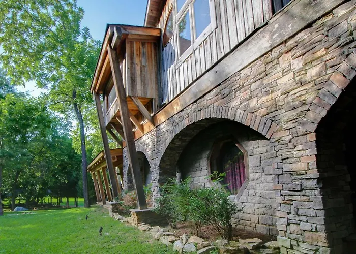 Extraordinary Manor At Dark Horse Estate