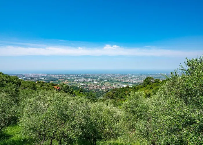 2 Bedroom Nice Home In Camaiore Lu