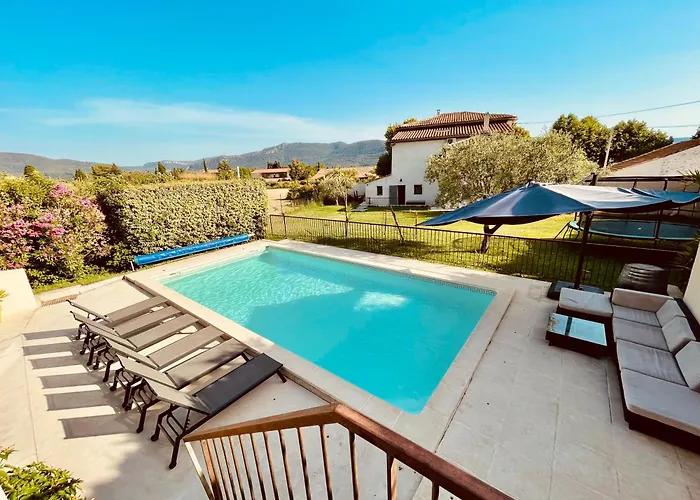 Superbe Villa Avec Piscine , 3 Chambres Et Dependance