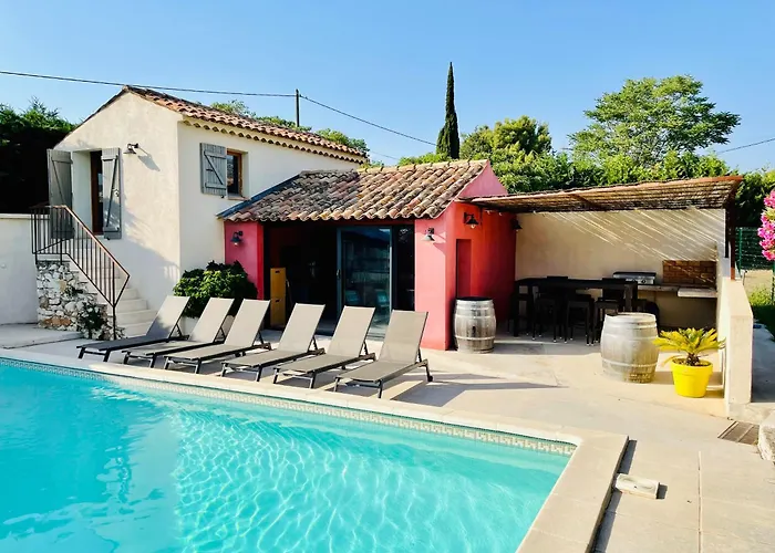 Superbe Villa Avec Piscine , 3 Chambres Et Dependance