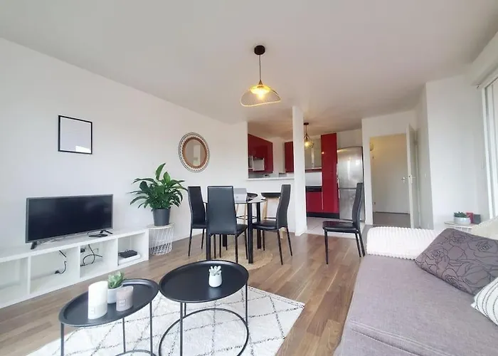 Le Repere De L'Essec - T3, Parking, Fibre, Gare Rer A A 5Mn