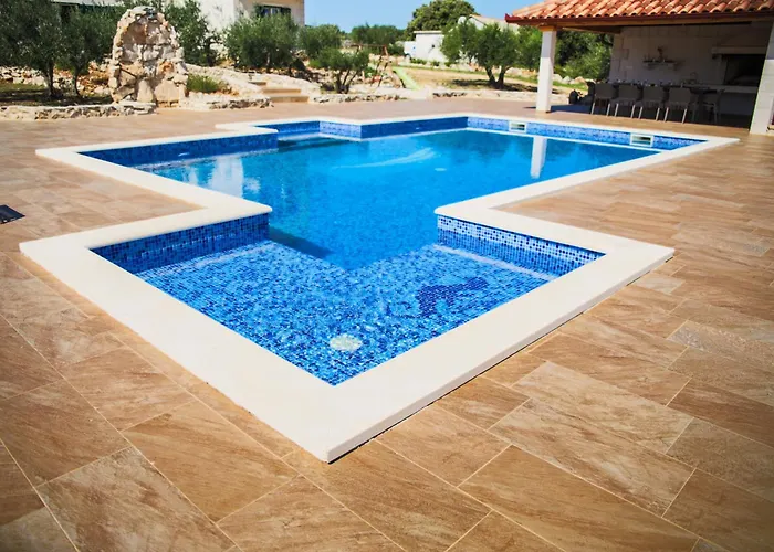 Villa Luisa Fuer Bis Zu 8 Personen Mit Pool, Klima, Grill, Tischtennis, Boccia