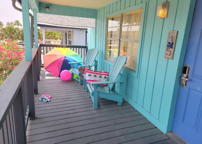 Upper Deck Hotel And Bar - Adults Only