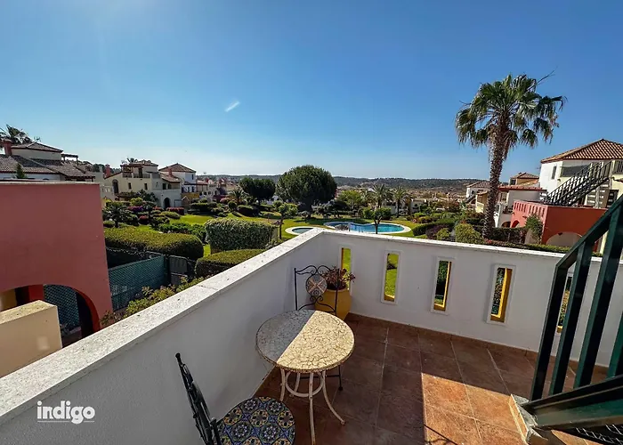 South Facing Townhouse - Direct Pool - Ann01