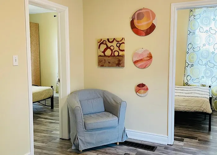 Comfortable And Convenient Apartment In Central Niagara