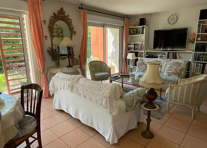 The Flower- Townhouse With Air Conditioning And Garden!
