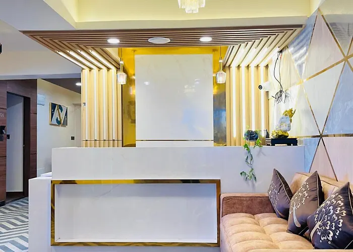 Luxury Stay At Hotel Broadway Boutique Mall Road Chowrasta Near Mahakal Temple