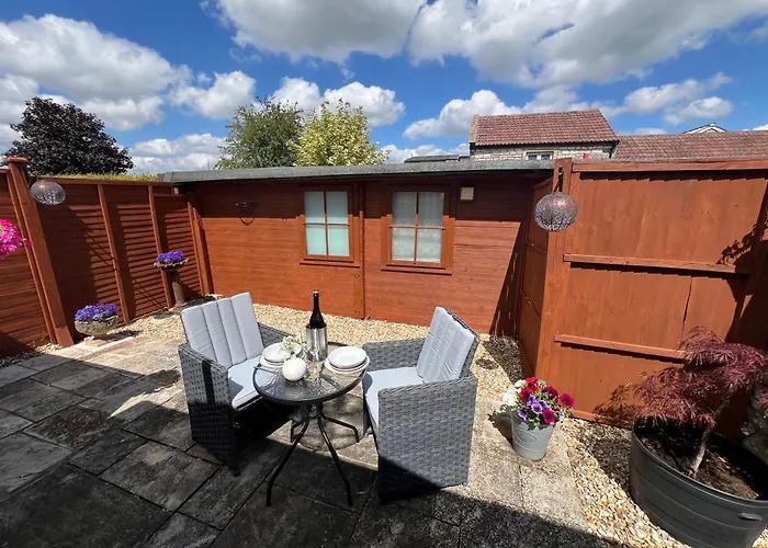 Cosy Countryside Stay Near Bath With Free Parking