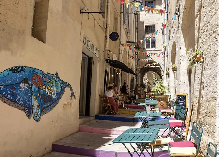 Maison Atypique Au Coeur De Montpellier, Cours Et Parking