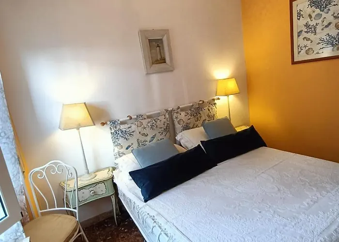 Delizioso Indipendente Fronte Mare Con Giardino