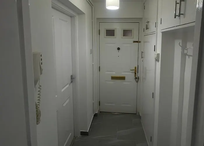 Oxford, 2 Bedroom Private Flat With Parking