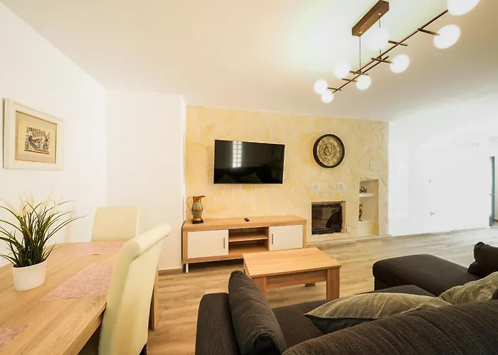 Casa Loma Con Terreno Privado Y Parking Compartido - A 800M De Playa Poniente