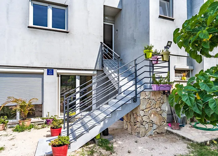 Apartment Only 250M From The Sea