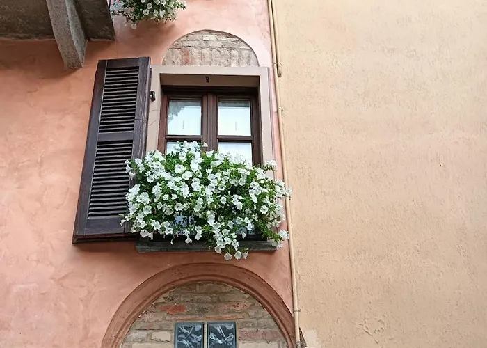 Holiday House Antica Dimora Soggiorni In Langa Centro Storico La Morra