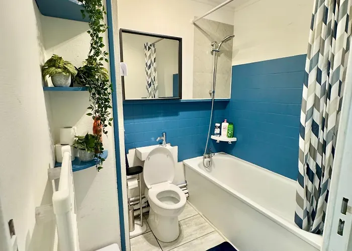 Spacieux Duplex Seine: Quayside Comfort with Parking
