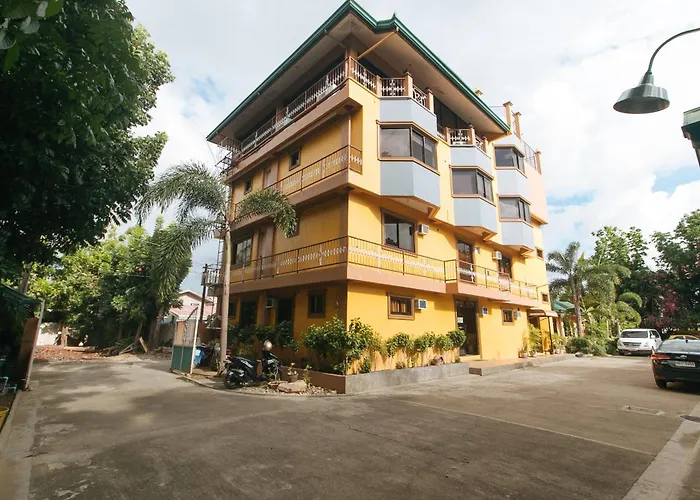 Reddoorz @ Farm Side Hotel Laoag City