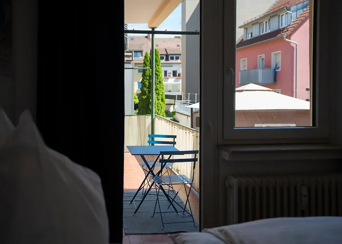 Blauwal - W14, Zentral In Bahnhofsnaehe, Balkon, Kueche