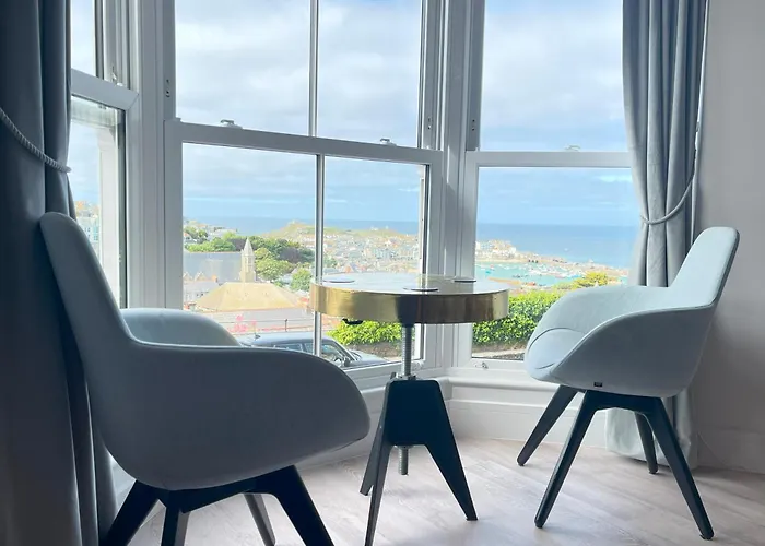 Henrys Sea View And Parking