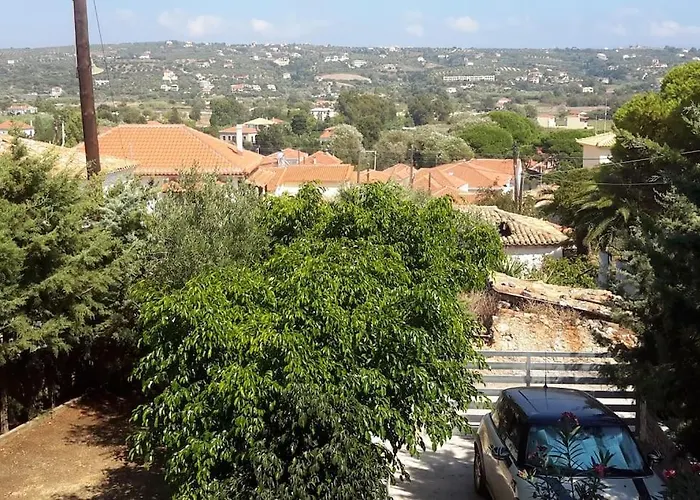 Spacious Villa With View 10 Mins Walk To The Beach