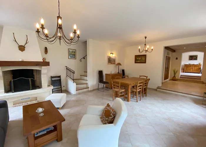 06Cb Pretty Country House For 8