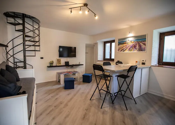 Il Borgo Sul Lago Di Como