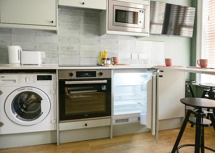 Verulum Apartments - 9 Mins Walk To The Beach - Beautifully Designed Luxury Town Centre Apartments By Coastline Retreats