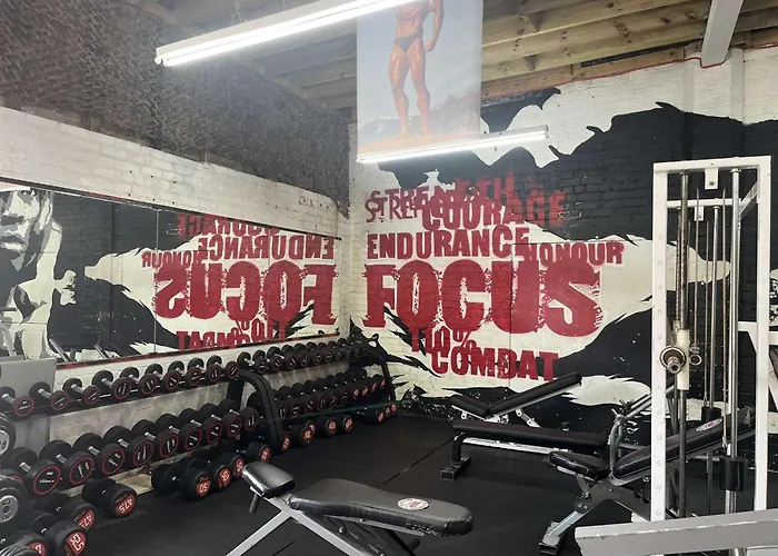 Modern Cozy City Centre Double Suite! - Fast Wifi, Free Gym Access, Work Station